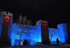 Tarihi Kayseri Kalesi ve saat kulesine ‘otizm’ farkındalığı