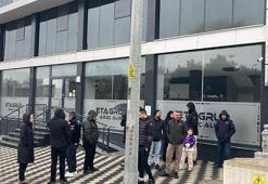 Araçlarını bıraktıkları galericinin milyonlarca lirayla yurt dışına kaçtığı iddiası