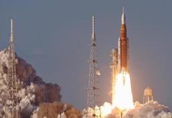 NASA, 54 yıl sonra Ay’a insanlı uçuşu başlattı