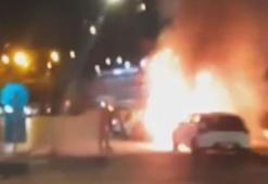Beşiktaş'ta park halindeki elektrikli otomobilde çıkan yangın yandaki araca sıçradı