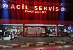 Parkta rastgele bıçak sallayan kişi, 2 yaşındaki Samet’i boğazından yaraladı