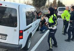 Aracı ile çarptığı yayanın başından ayrılmadı