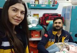 İlk çocuğunu ambulansta dünyaya getirdi