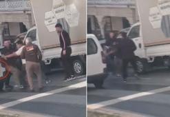 Kağıthane’de iki sürücünün bıçaklı yol verme kavgası kamerada