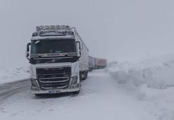 Kar yağışı ve buzlanma nedeniyle 2 bin 550 rakımlı Ilgar Dağı Geçidi’nde ulaşım aksadı
