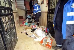 Avcılar'da bir binada iki çöp ev birden; 3 kamyon atık çıkarıldı