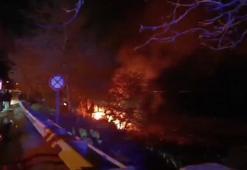 Plaja yakın barakalarda çıkan yangında 'kundaklama' şüphesi