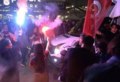 Trabzonsporlu taraftarlar Galatasaray galibiyetini kutladı