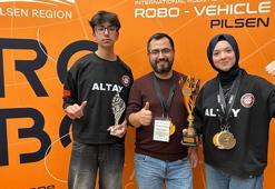 Meslek Lisesi'nde üretip, ‘Altay’ adını verdikleri otonom robotla dünya 2’ncisi oldular
