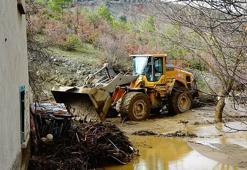 Kütahya’da yapay gölet taştı, 1 ev ve ahırı su bastı