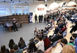 Alper Gezeravcı, Eskişehir'de üniversitelilerle bir araya geldi