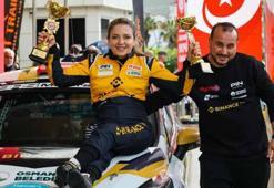 Türkiye'nin ilk engelli kadın pilotu Kübra Denizci Keskin'den podyumda çifte başarı