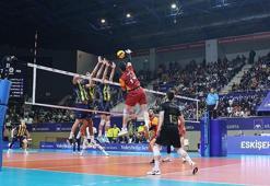 Galatasaray HDI Sigorta, Fenerbahçe Medicana'yı 3-1 mağlup ederek Kupa Voley'de finale yükseldi