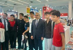 AK Parti'li Yayman'dan Ankara Kitap Fuarı'na ziyaret