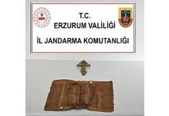 Erzurum’da Orta Çağ dönemine ait parşömen ile bronz haç ele geçirildi