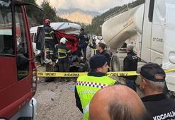 Antalya'da TIR ile minibüs çarpıştı: 7 ölü, 7 yaralı