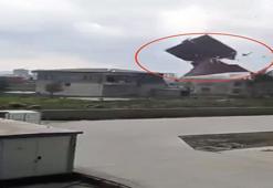 Kuvvetli rüzgar evin çatısını uçurdu; o anlar kamerada