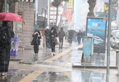 Van'da nisan karı; 11 yerleşim yeri ulaşıma kapandı