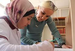 Diyarbakır'da gönüllü kadın öğretmenler, kırsaldaki 119 genç kızı YKS’ye hazırlıyor