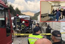 Minibüs ile beton mikserinin çarpıştığı kazada ölen 7 kişinin cenazeleri alındı