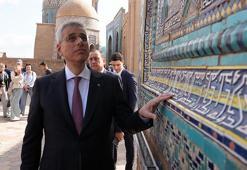 Bakan Memişoğlu, Semerkant’ta Şah-ı Zinde Nekropolü’nü ziyaret etti