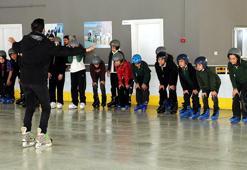 Van'da bir yılda 10 bin öğrenciye buz pateni eğitimi verildi