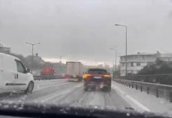 İstanbul’da dolu etkili oldu; yollar beyaza büründü