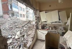 8 katlı binanın yıkımı sırasında iş yerinden sonra bir evin de duvarı yıkıldı