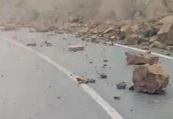 Tokat’ta yağış sonrası kaya parçaları yola yuvarlandı