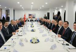 YÖK Başkanı Özvar, İzmir'de Ege Bölgesi'ndeki üniversitelerin rektörleriyle bir araya geldi