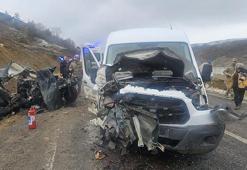 Öğretmenleri taşıyan servis minibüsü ile otomobil çarpıştı: 1 ölü, 9 yaralı