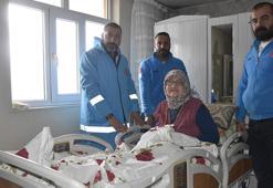 Yatağa bağımlı hastanın ortopedik yatak sevinci