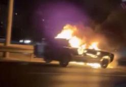 Ümraniye TEM Otoyolu’nda otomobil alev alev yandı