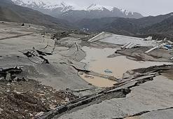Hakkari'de heyelan riski nedeniyle katı atık tesisinde faaliyetler geçici olarak durdurdu