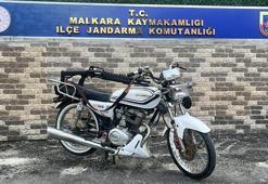 Tüfek ve motosikleti sanal medyada 'ikisi de ruhsatsız' notuyla paylaşan 2 kişiye gözaltı