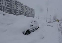 Bitlis’te 111 köy yolu kardan kapandı