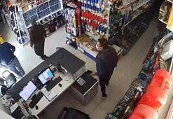 Antalya açıklarında 4.7 büyüklüğünde deprem; Demre'deki sarsıntı anı kamerada