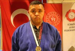 Antrenörünün futsalda keşfettiği Down sendromlu Samet, judoda 2 yıl Türkiye şampiyonu oldu