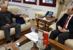 Rektörden 77 yaşında üniversiteden mezun olan arzuhalciye özel davet