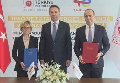 Bakan Bayraktar, İstanbul'da TPAO ile TotalEnergies arasındaki anlaşmanın imza törenine katıldı