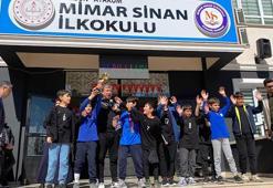 Eski milli futbolcu Tanju Çolak, Samsun’da öğrencilerle buluştu