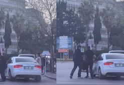 Tartıştıkları kadını otomobilden indirip bıraktılar; o anlar kamerada