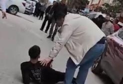 Sultangazi'de mesajla tehdit ettikleri kişiye silahlı saldırı düzenleyen şüpheliler kaçtı