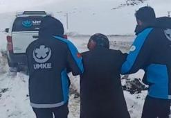 Kardan yolu kapanan köyde rahatsızlanan kadın için ekipler seferber oldu