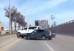 Ankara’da makas atan otomobil, hafif ticari araca çarptı: Kaza anı kamerada