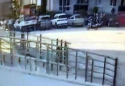 Motosiklet hafif ticari araca çarptı; o anlar kamerada