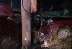 Beton direğe çarpan otomobilin sürücüsü öldü