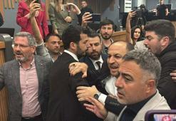 İzmir Büyükşehir Belediye Meclisi'nde gerginlik