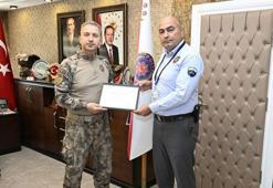 909 bin liralık dolandırıcılığı önleyen güvenlik görevlisine teşekkür belgesi