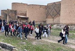 UNESCO mirası Ani Ören Yeri'nde 8 kilometre yürüdüler